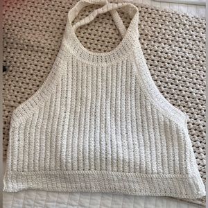 SUPER CUTE HALTER CROP TOP!